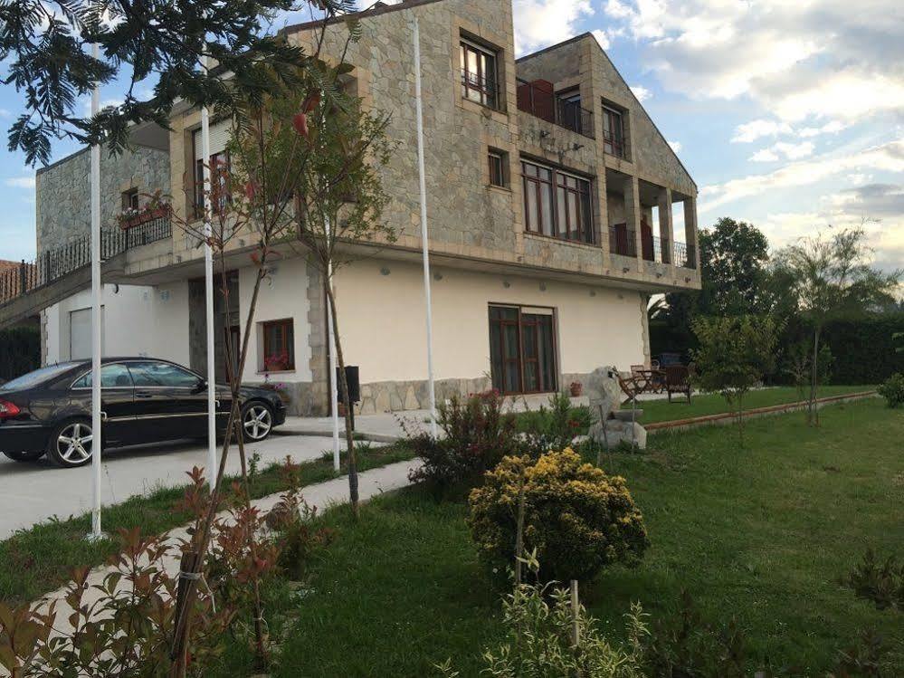 Hosteria La Moraleja Solares Esterno foto