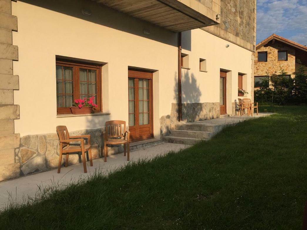 Hosteria La Moraleja Solares Esterno foto