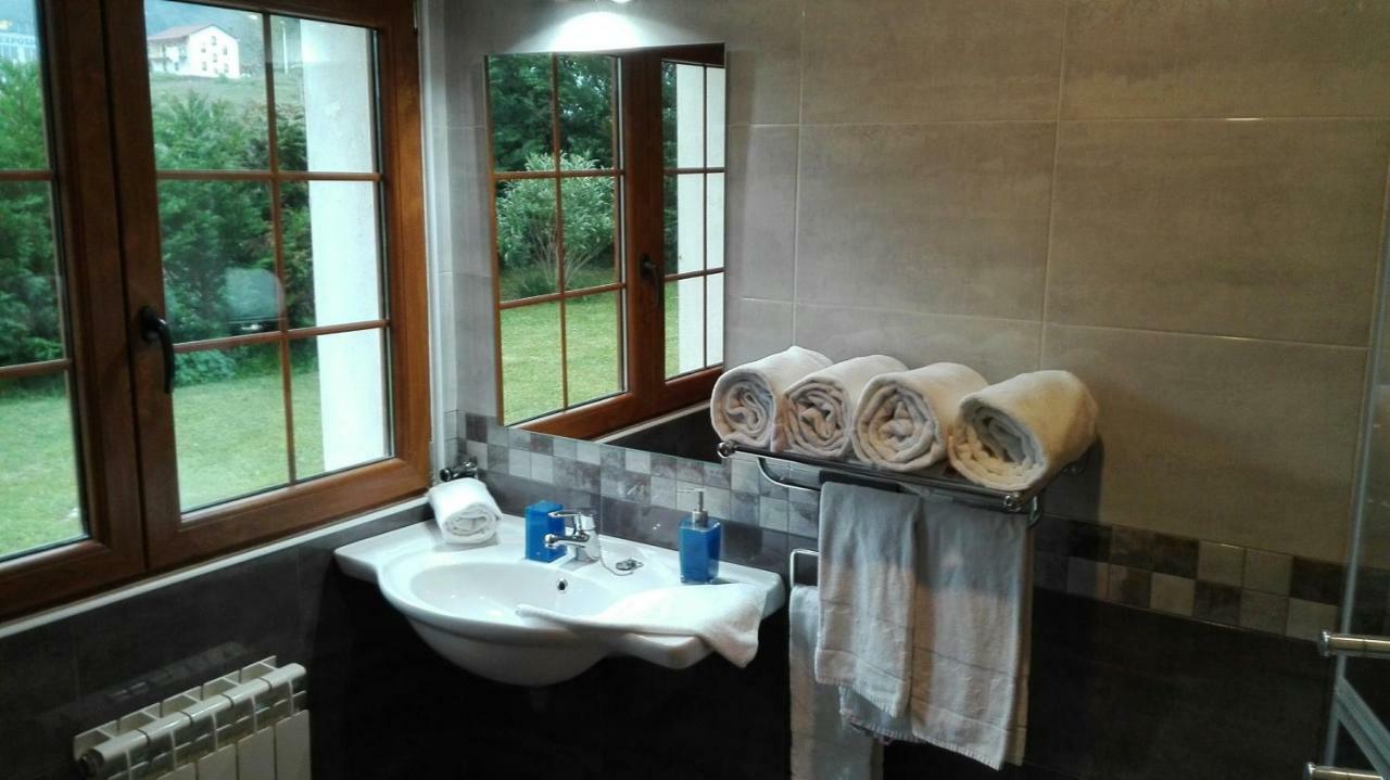 Hosteria La Moraleja Solares Esterno foto