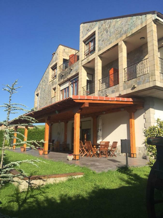 Hosteria La Moraleja Solares Esterno foto